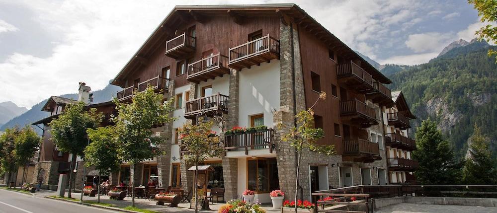 Residence Le Grand Chalet Courmayeur Exterior foto